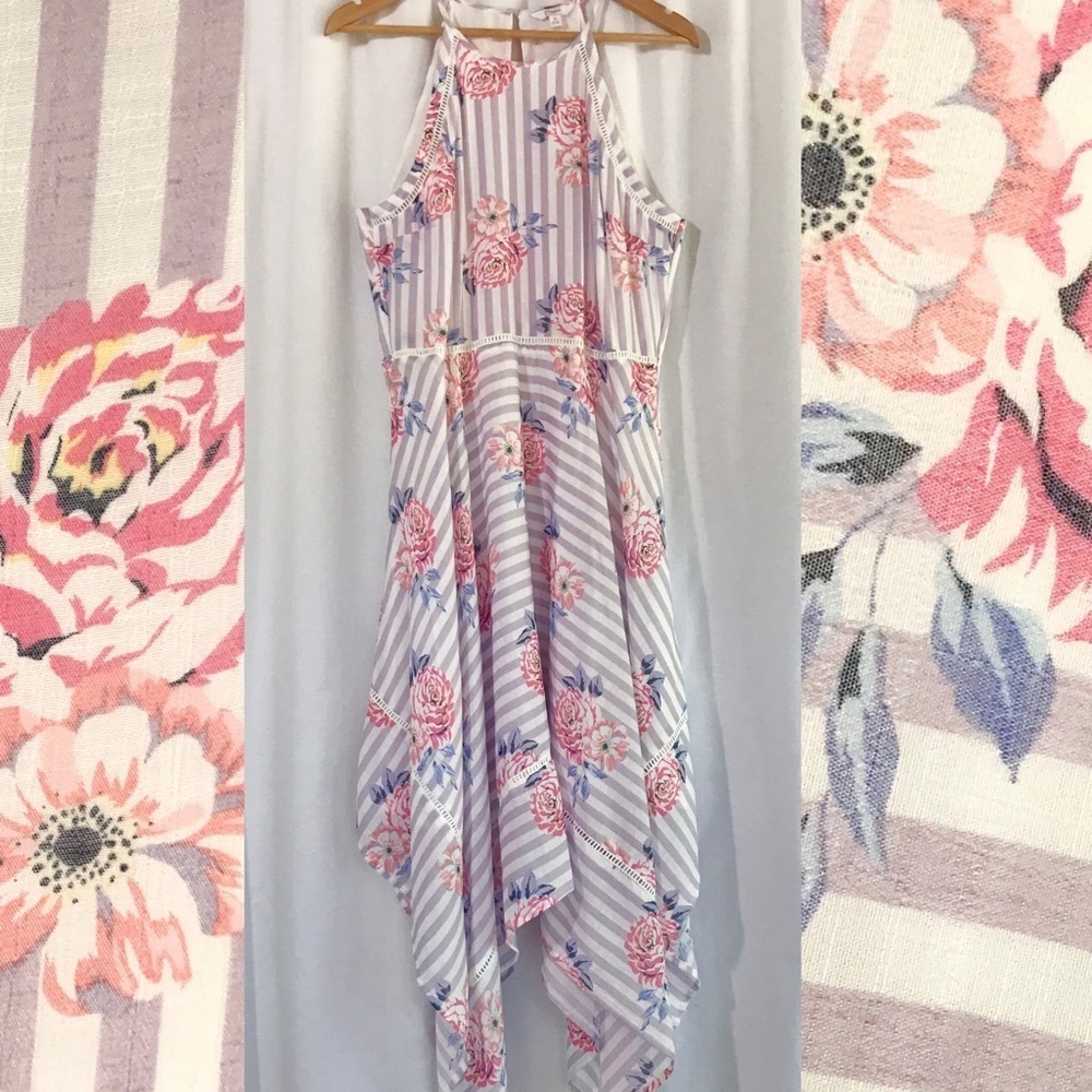 4 for $35 🍄 Candies Floral High Neck Handkerchief Hem Dress